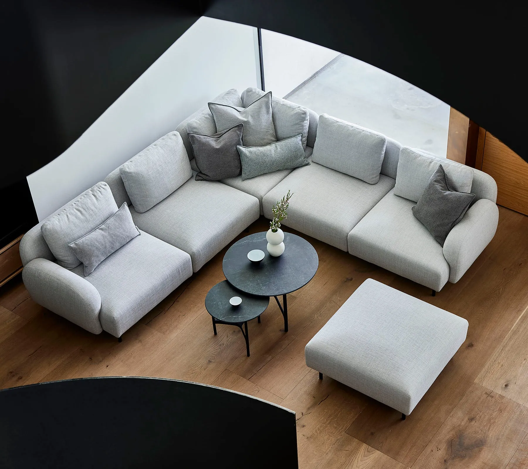 Aura 3-seater sofa with high armrest (3)