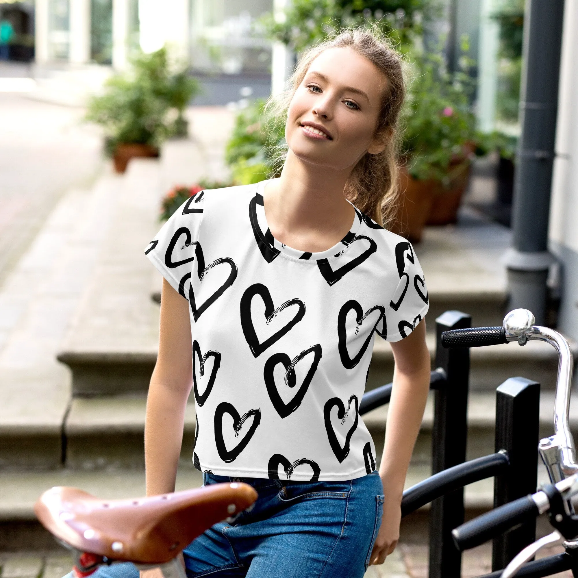 Brush Stroke Hearts Womens Print Crop Tee